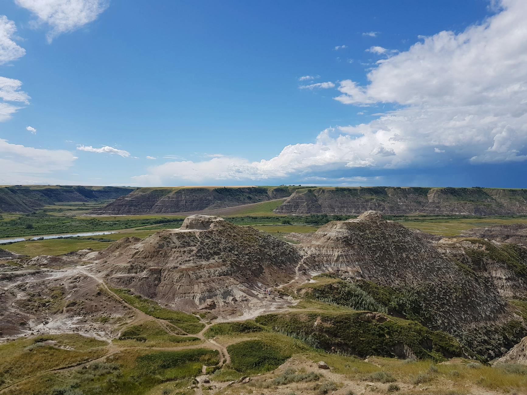 7 Places to Stay Near Badlands National Park for Nature Views, Stargazing, and Wildlife Spotting