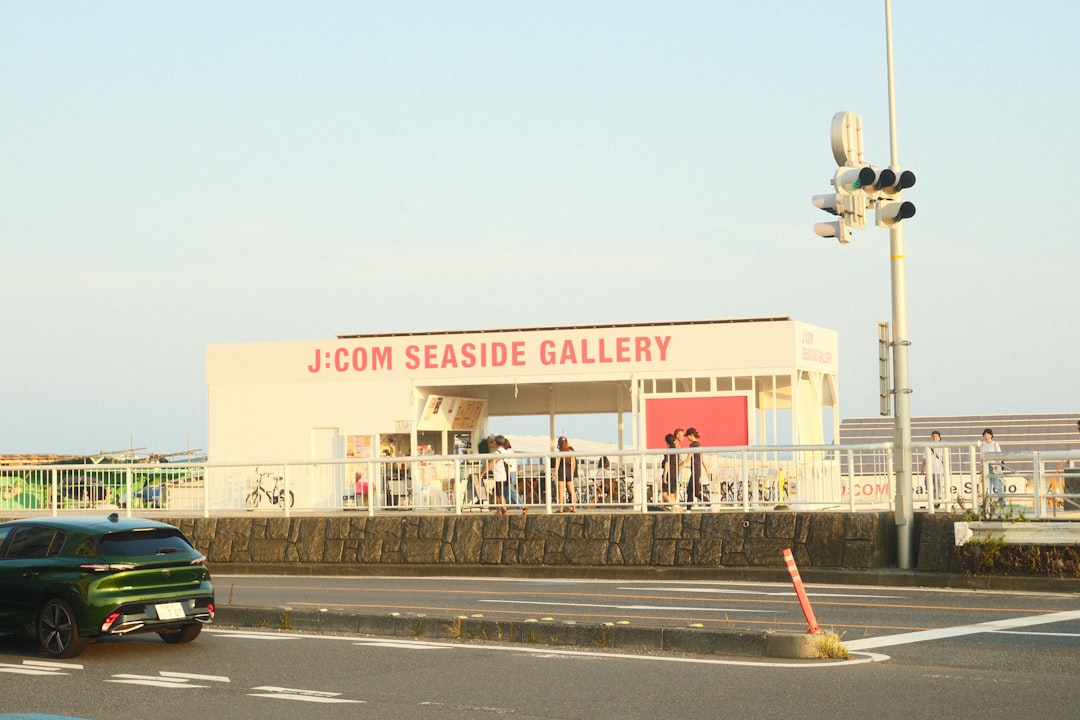 A Seaside Town Without Any Sea? The Charming British Spot Drawing in Curious Travelers