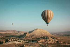 Καππαδοκία, Τουρκία: Ένα Ονειρεμένο Τοπίο με Αερόστατα, Σπηλιές και Αδιαμφισβήτητη Ομορφιά