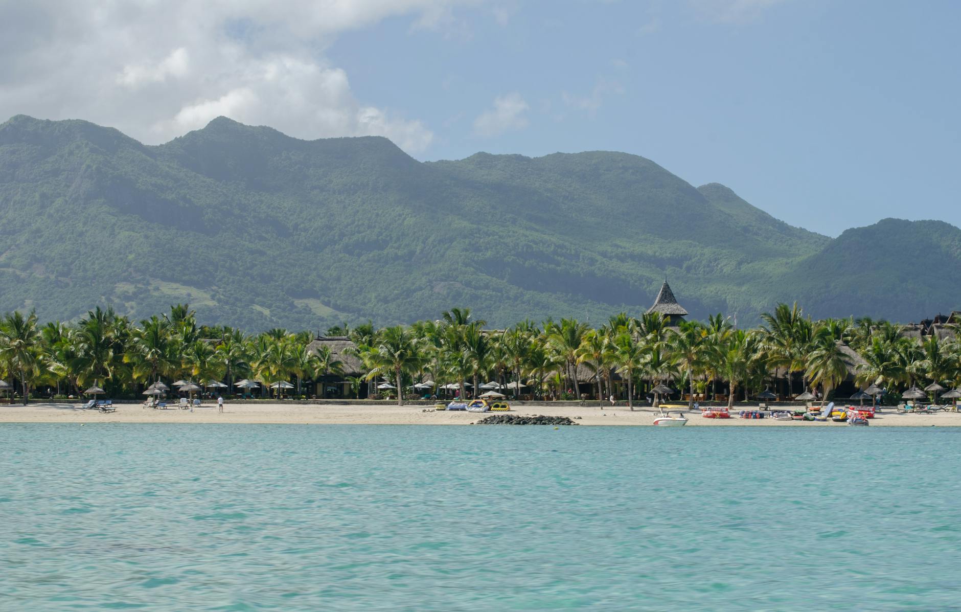 Mauritius Beyond the Beach: Mountain Peaks, Temple Lakes & Multicultural Cuisine