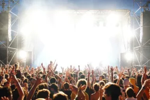Επτά από τα καλύτερα μουσικά φεστιβάλ για να πας με τρένο από το Ηνωμένο Βασίλειο