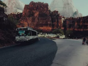 Az amerikai külügyminisztérium szerint a célpontod nem biztonságos. Menj így is?
