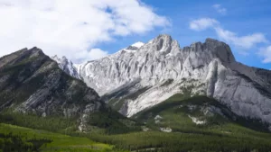 Οδηγός για Πρώτη Φορά στα Καναδικά Rockies: Banff vs. Jasper στις αρχές του Καλοκαιριού