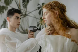 Επιστροφή της Dyson με το Supersonic σε ταξιδιωτικό μέγεθος — Αξίζει να το πάτε στο σακίδιο το 2026;