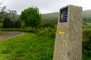 Περπατώντας το Camino de Santiago το 2026: Διαδρομές, Κόστη και Τι να Φέρετε την Άνοιξη