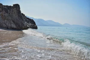 Είναι το 2026 η καλύτερη χρονιά για να επισκεφτείς την Αλβανία; Παραλίες, πεζοπορία στις Άλπεις και ανάλυση κόστους