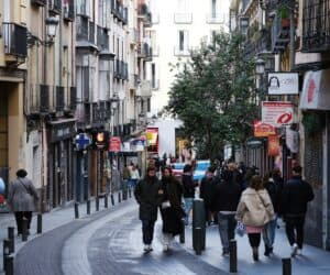 Shoulder Season in Spain: Why April 2026 Is the Best Time to Visit Seville and Granada