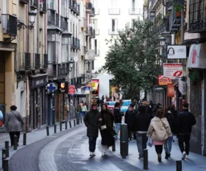 Shoulder Season στην Ισπανία: Γιατί ο Απρίλιος 2026 είναι η καλύτερη εποχή για να επισκεφτείς Σεβίλλη και Γρανάδα