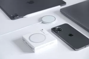 Τα Καλύτερα Αξεσουάρ MagSafe (και για Android!): Φορτιστές, Πορτοφόλια και Άλλα
