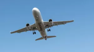 Αυτή η αεροπορική εταιρεία λανσάρει υπνόκλινα (bunk bed) τύπου sleep pods που μπορείτε να κλείσετε σε υπερ-μακρινές πτήσεις