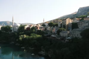 7 Υποτιμημένες πόλεις στα Βαλκάνια για επίσκεψη πριν γεμίσουν το 2026