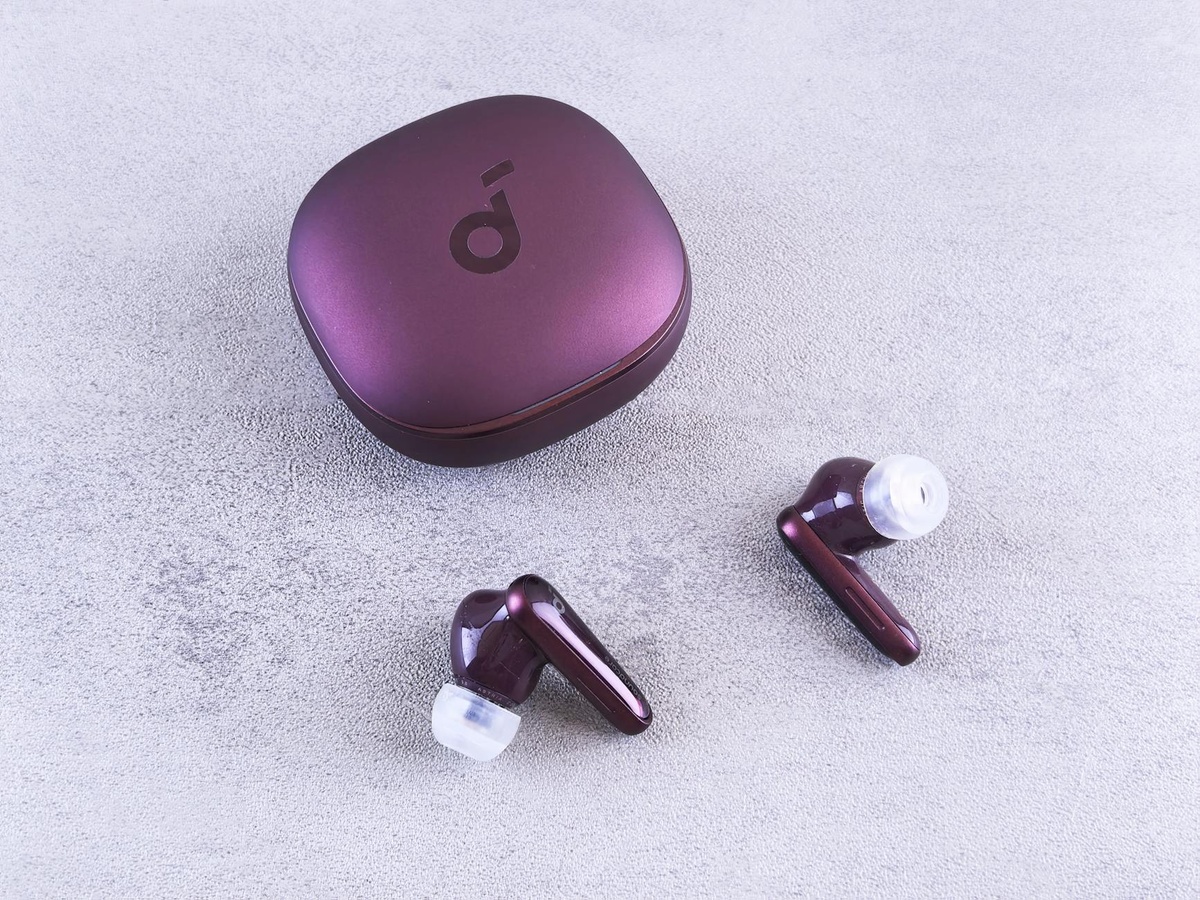 Anker’s new earbuds are the first with its AI chip that boosts noise reduction