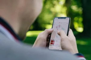 Az Apple Maps hirdetéseket indít hamarosan iPhone-on — Íme, amit a utazóknak tudniuk kell
