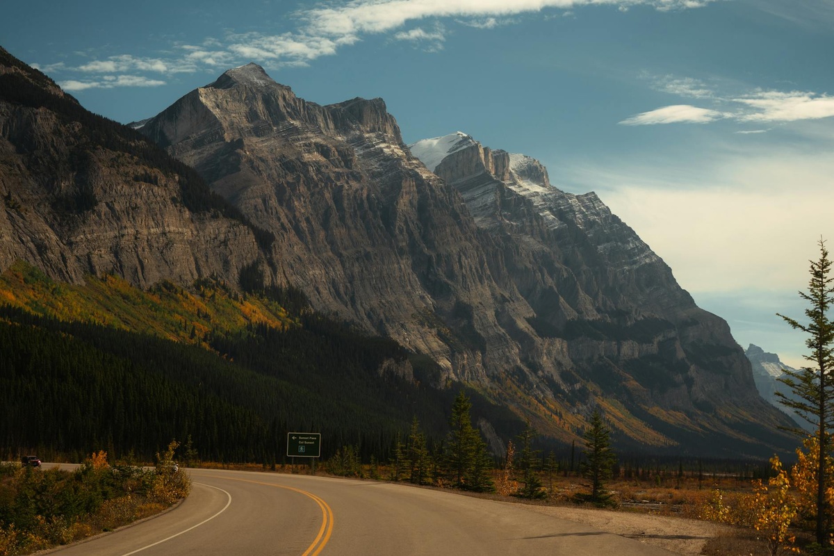 Banff vs. Jasper: Which Canadian Rockies National Park Is Better for Summer 2026?