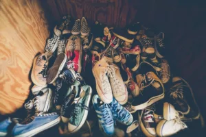 Από το τύλιγμα ρούχων έως τα shoe hacks: Οι συμβουλές συσκευασίας που ορκίζονται οι ειδικοί του ταξιδιού