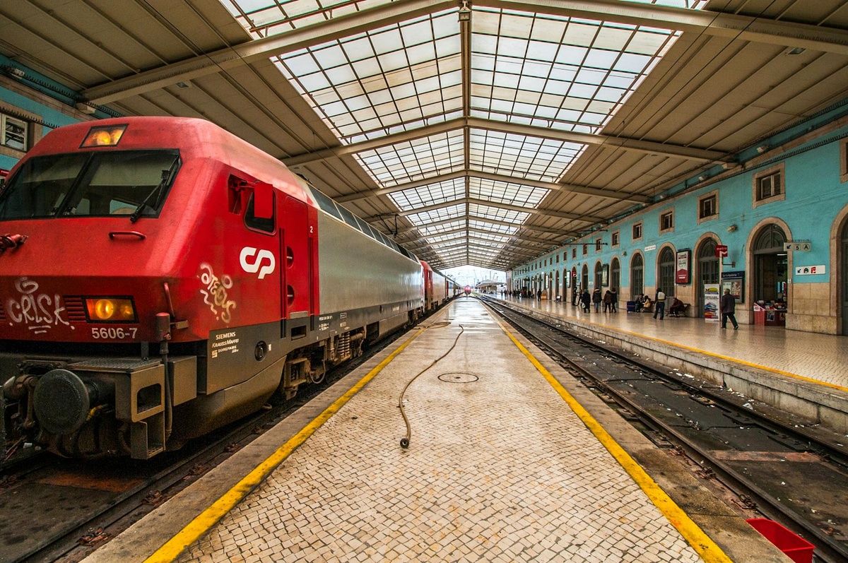 Portugal by Train: A Scenic 7-Day Rail Itinerary from Porto to the Algarve