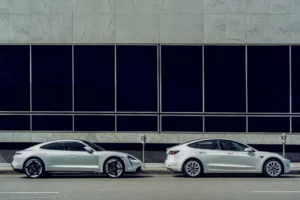 Η Tesla αποκαλύπτει νέες λεπτομέρειες για τις συγκρούσεις του Robotaxi—και γιατί οι ταξιδιώτες πρέπει να το προσέξουν