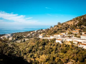 Αλβανική Ριβιέρα Road Trip: Μια 7ήμερη Διαδρομή από Vlore σε Ksamil (Με Πραγματικές Τιμές Ξενοδοχείων & Tips για Πρόσβαση στην Παραλία)