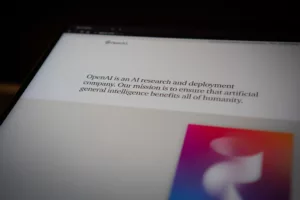 Siri’nin Ötesi: iOS 27’de iPhone’unuza Gelecek Pratik Yapay Zekâ Özellikleri (Ve Neden Yolcuların Umursaması Gerekiyor)