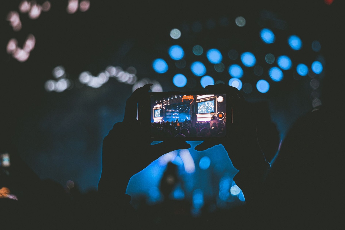 DeepL acquires Mixhalo for live-event audio streaming and translation