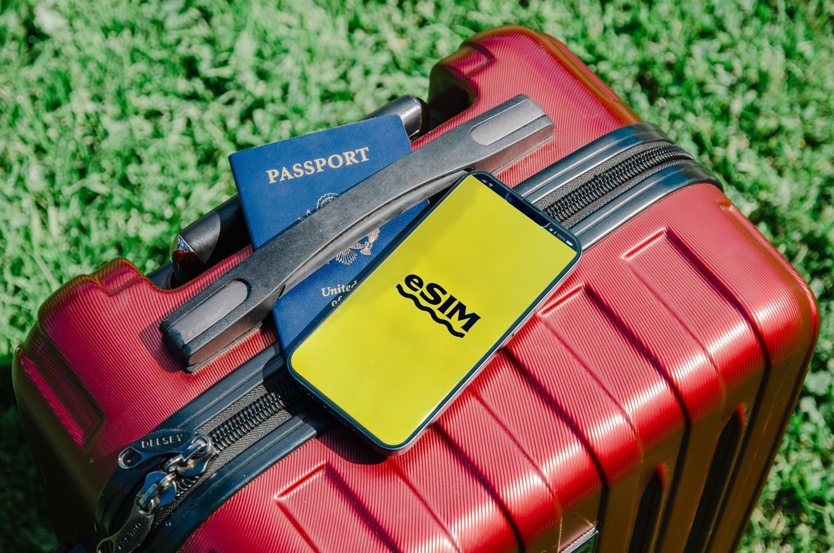 Europe eSIM Comparison 2026: Airalo vs Holafly vs Nomad Across 7 Countries (Real Roaming Speeds & Costs)