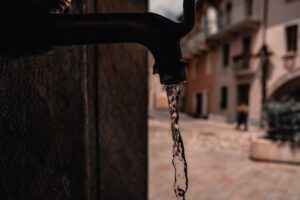 Italy Tap Water Not Guaranteed: Restaurant, Bar and Hotel Rules Across Europe (Summer 2026 Guide)