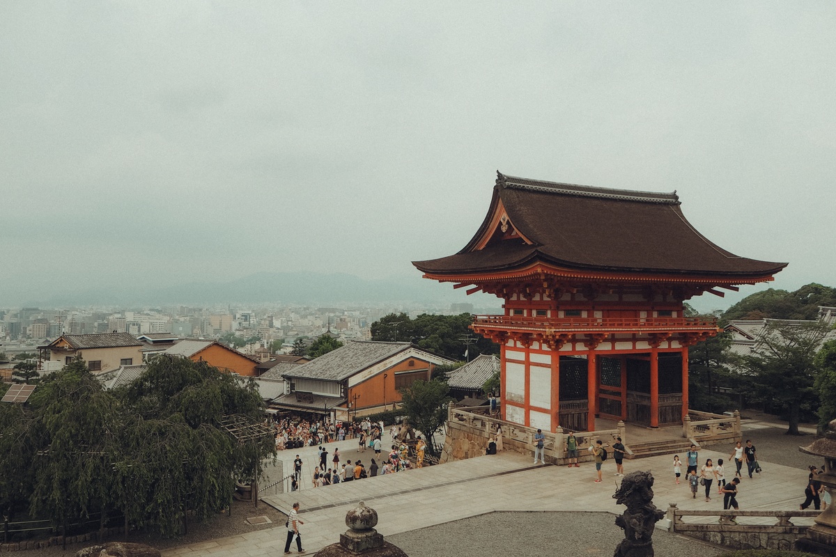 Kyoto Temple-Hopping Without the Crowds: A 1-Day Route Covering Fushimi Inari, Tofuku-ji & Daigo-ji (With Bus vs Train Tips)