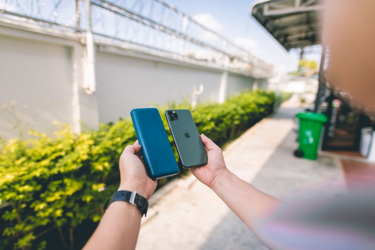 MagSafe battery banks: Best picks for your iPhone 17, iPhone Air, and more