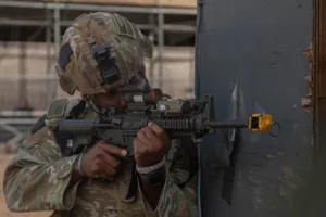 Νέες «dummy» μονάδες μάς δίνουν την πλησιέστερη εικόνα για το iPhone Fold — Και οι ταξιδιώτες πρέπει να προσέξουν