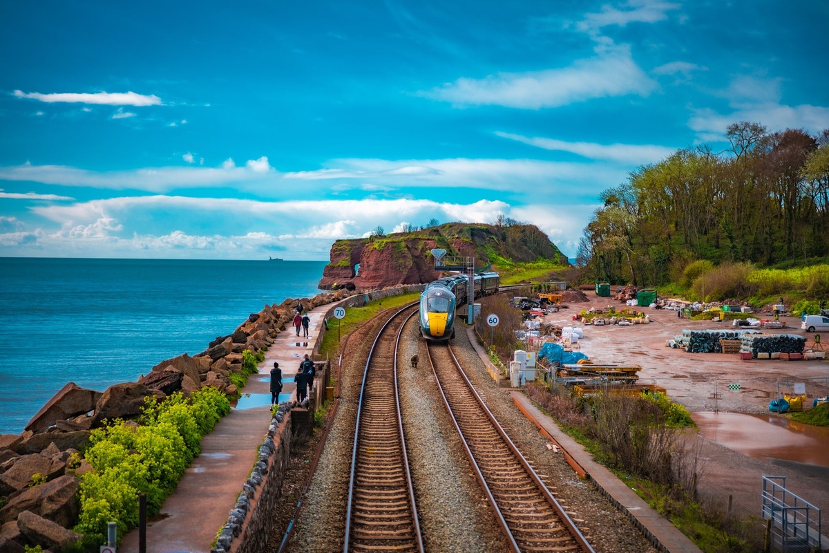 The Coastal Train Trips to Take This Summer—For Awe-Inspiring Views With No Driving Required