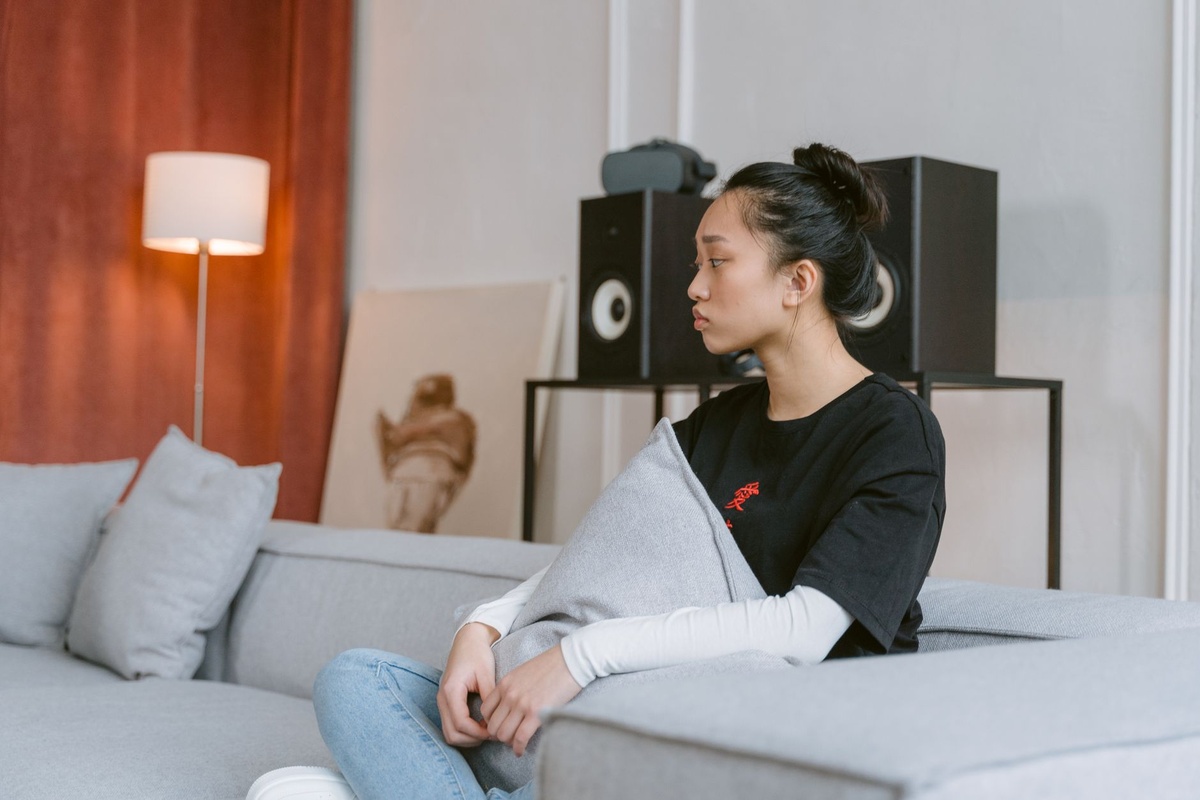 This thin under-pillow speaker helped me fall asleep without earbuds
