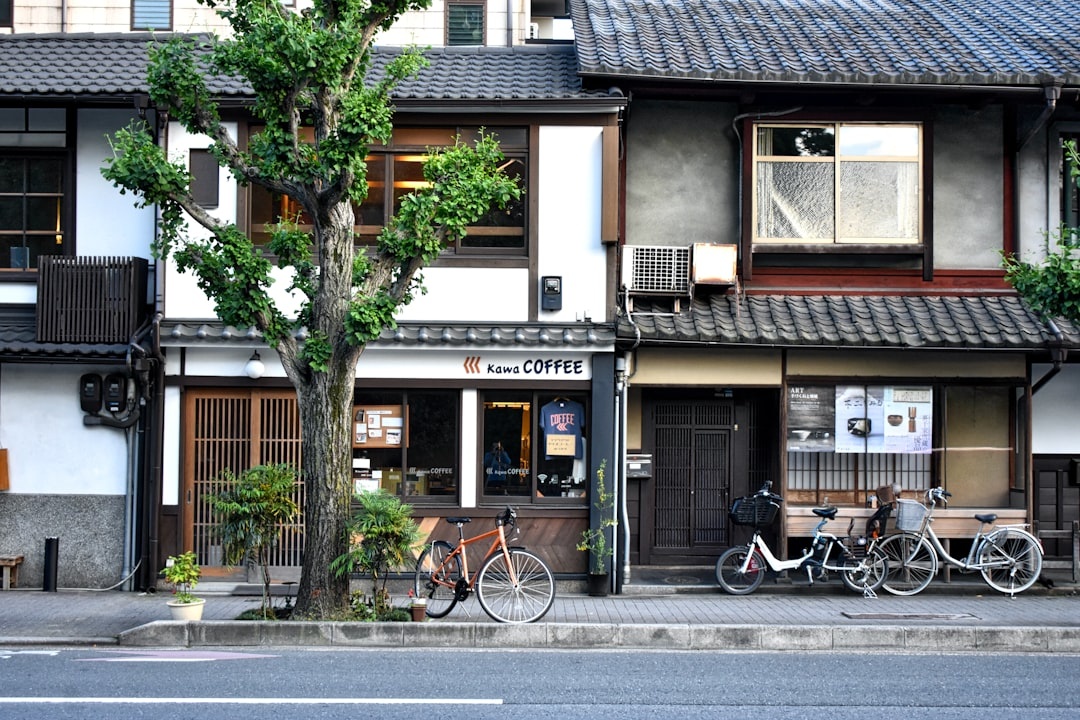 Tokyo Neighborhood Guide 2026: Where to Stay in Shinjuku vs Shibuya vs Asakusa (Hotel Prices Under ¥25,000/Night)
