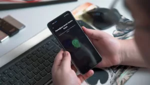Havalimanında Telefonunuza El Koyulunca Ne Olur? (Uçmadan Önce Kendinizi Nasıl Korursunuz)