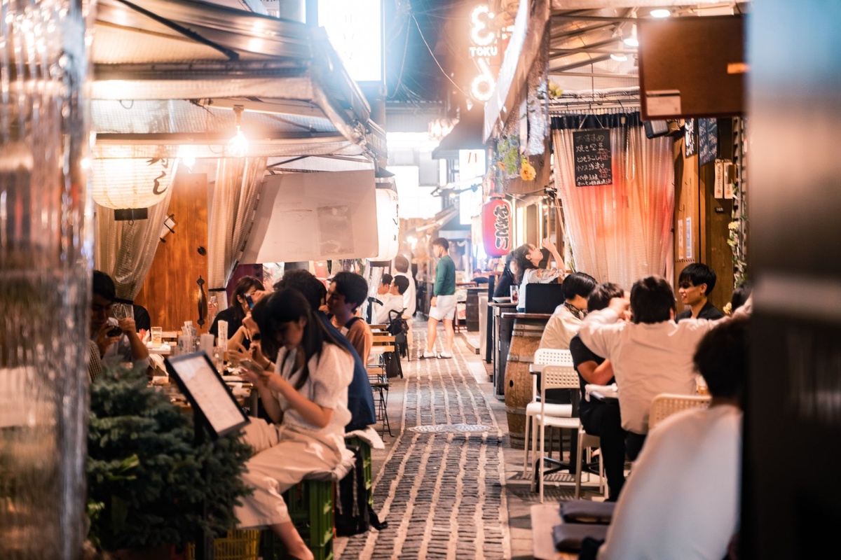 What to Eat in Osaka: 15 Dishes Beyond Takoyaki (With Specific Dotonbori and Shinsekai Spots)