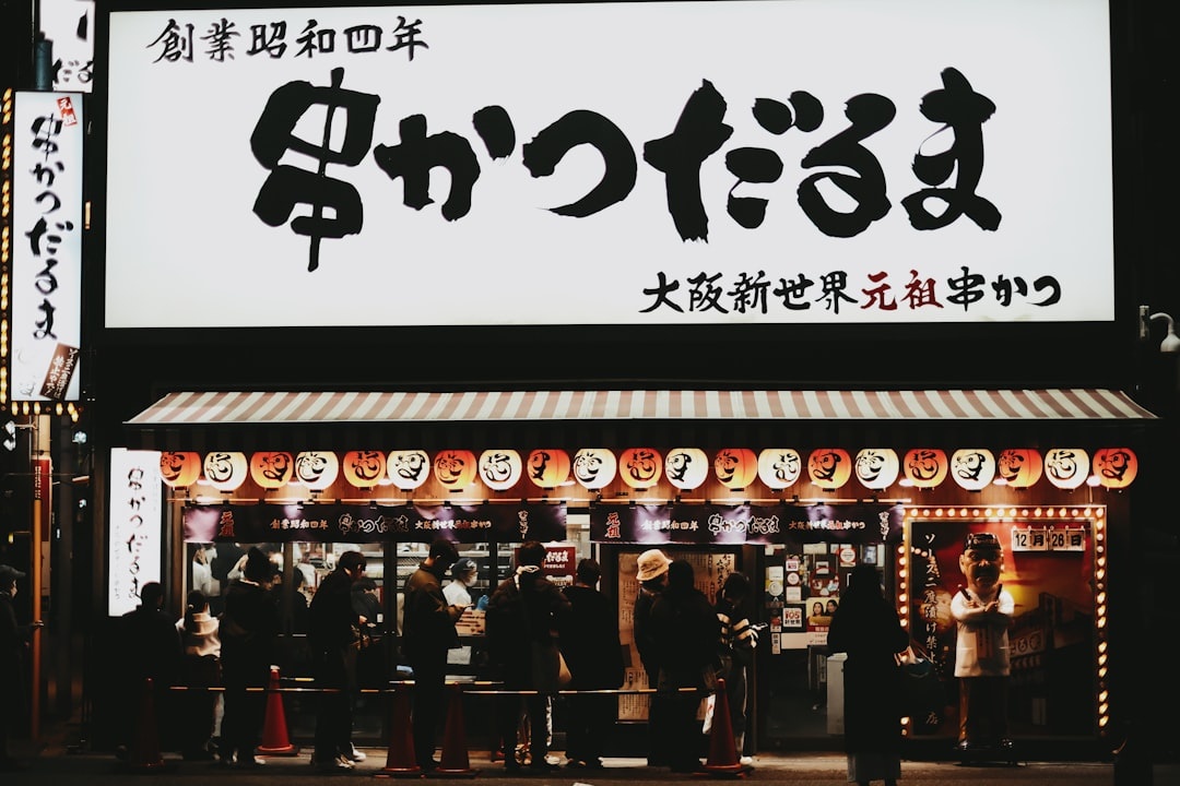 What to Eat in Osaka: 15 Dishes Beyond Takoyaki (With Specific Dotonbori and Shinsekai Spots)