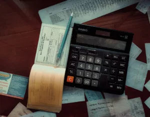 10 Ακριβά Λάθη Ασφάλειας που Ακόμα Κάνουν οι Budget Backpackers στην Κολομβία το 2026 — Από Νυχτερινά Λεωφορεία στο Norte de Santander μέχρι Ψεύτικους Hosts Airbnb στο Medellín
