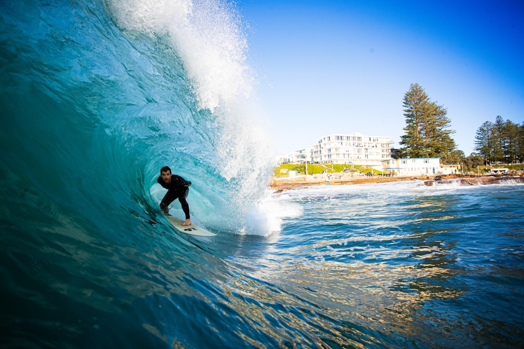 7 Beginner-Friendly Surf Towns With Reliable Summer Swell and Fast Wi‑Fi: Ericeira, Taghazout, Biarritz, Sayulita, and More (July–September Conditions Compared)