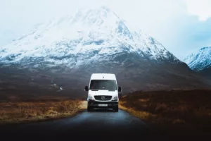 8 Epic Nordic Campervan Routes σε Ιούλιο και Αύγουστο: Κόστος Καυσίμων ανά 100 km, Κανόνες Wild Camping & Συμβουλές για Οδήγηση στο Μεσονύχτιο Ηλιοστάσιο