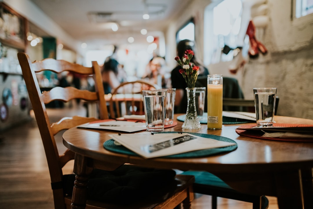 9 Costly Restaurant Booking Mistakes First‑Timers Make in Rome During Peak Summer (July–August) — and How to Avoid €50 No‑Show Fees and 9pm‑Only Reservations