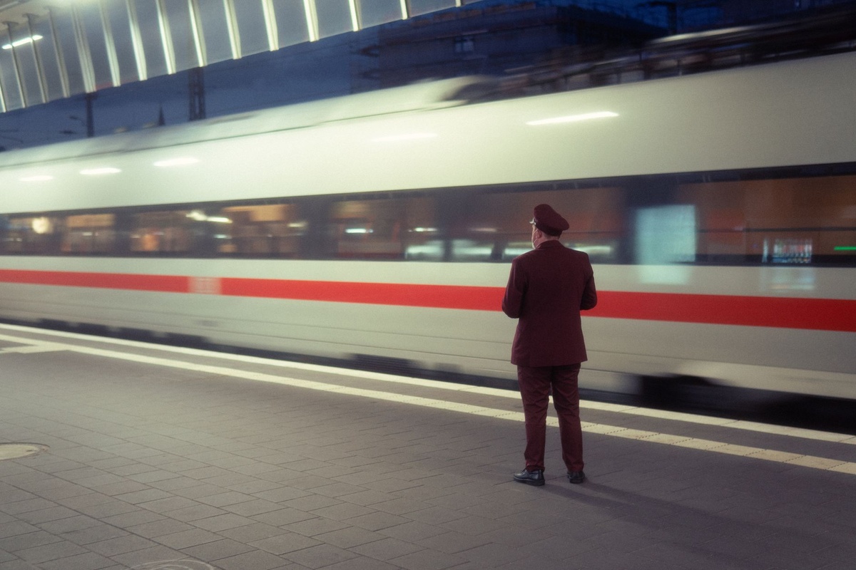 9 European Night Trains Locals Actually Book in 2026: Vienna–Rome, Stockholm–Narvik, and Paris–Berlin Sleeper Cabins Compared for Solo Travelers