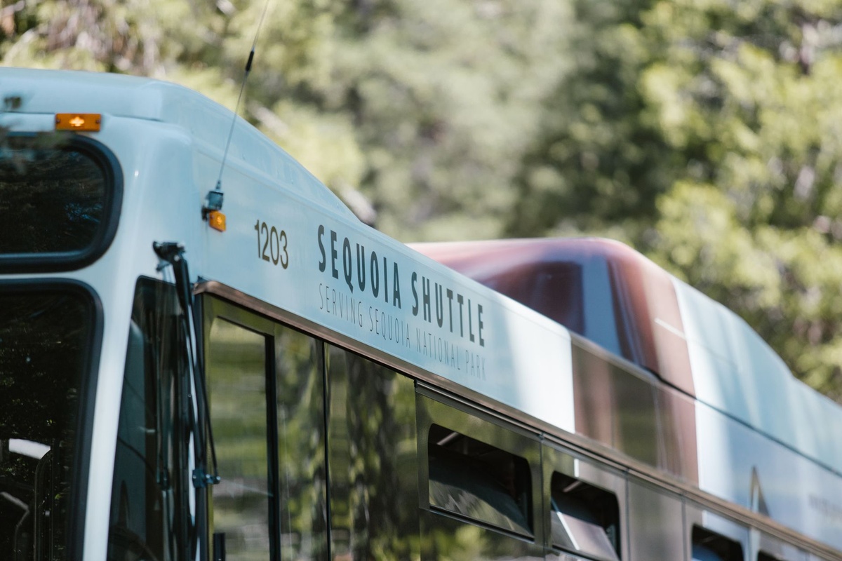 A New $5 Shuttle Makes It Easy for Visitors to Help O‘ahu’s Post-Flood Recovery