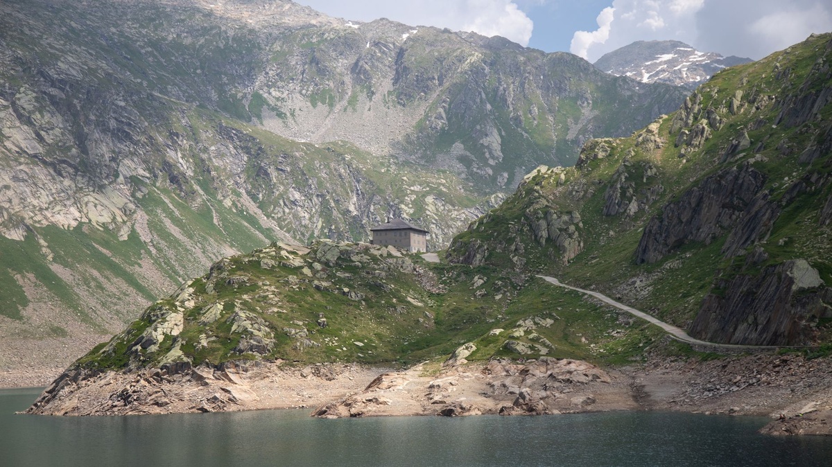 **Alpine Hut‑to‑Hut vs Coastal Camino: 7 Walking Holiday Mistakes Travelers Make in Europe (Blisters, Booking Gaps, and Overpacking Compared)**