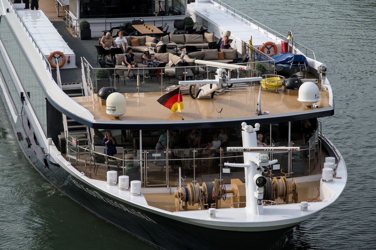 Are European River Cruises Worth It for First‑Timer Couples? A 2026 Data Breakdown of Danube vs Rhine 7‑Night Itineraries (Cabin Sizes, Excursion Inclusions, and Drink Package Math)