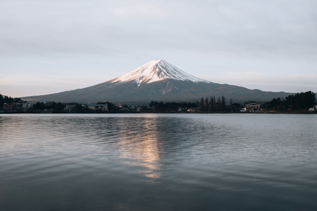 Dimentica il Monte Fuji quest’estate. Avventure meno affollate ti aspettano nelle Japan Alps e oltre