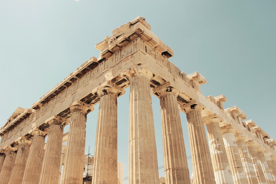 **Come ho viaggiato in Grecia per 6 settimane pagando $0 di affitto: caso studio 2026 di house‑sitting (costi TrustedHousesitters, traghetti e limiti Schengen)**