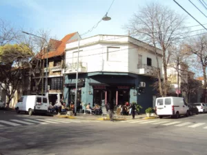 Buenos Aires’te Günde 25$ ile Niyetli Yemek: Parrillas, Pazar Tezgahları ve 2026 Bahşiş Nezaketi İçin Adım Adım Bütçeli Sırt Çantası Planı