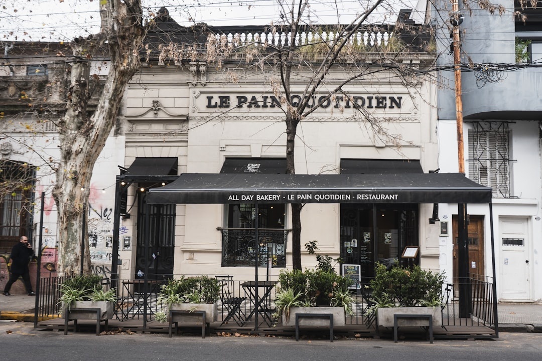 How to Eat Intentionally in Buenos Aires on $25 a Day: A Step‑by‑Step Budget Backpacker Plan for Parrillas, Mercado Stalls, and Tipping Etiquette in 2026