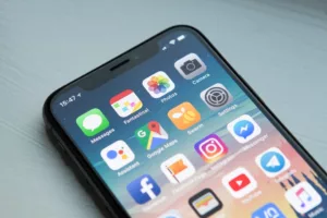 Πώς να μοιραστείτε την τοποθεσία σας σε iPhone ή Android (Οδηγός 2026 για ταξιδιώτες)