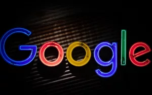 Αν Χρησιμοποιείτε Google, Εκπαιδεύετε το AI της. Δείτε Πώς να Απενεργοποιήσετε (Πριν από το Καλοκαιρινό Ταξίδι)
