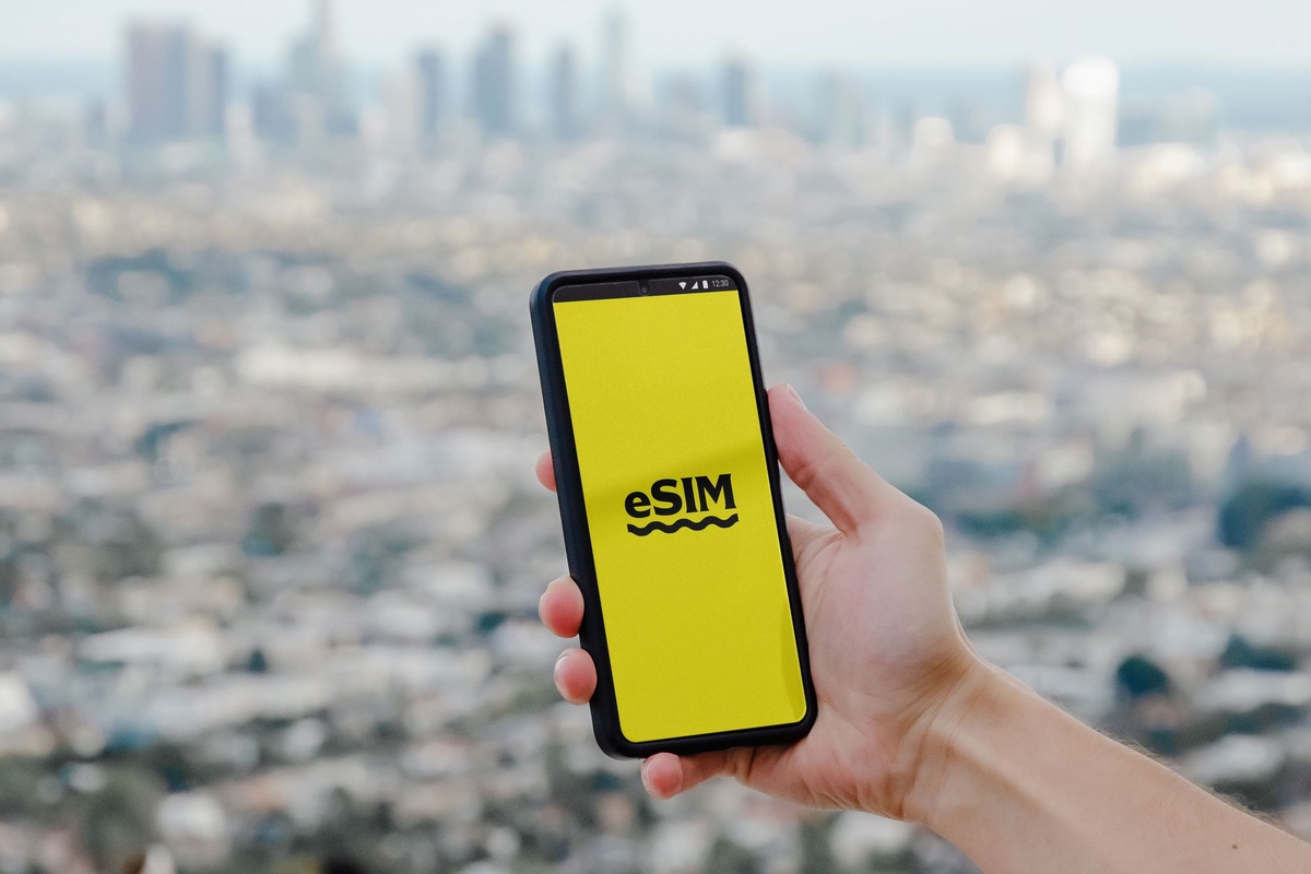 Roaming vs eSIM in Europe: A 30-Day Cost Comparison Using Airalo, Holafly, and Vodafone